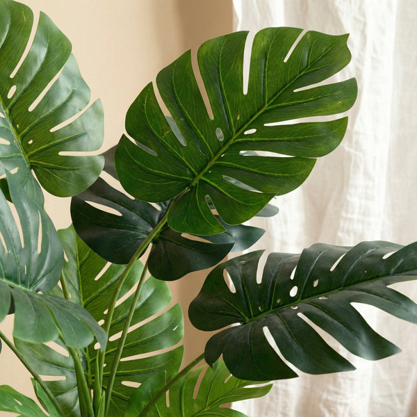 Kunst monstera 'gatenplant' - Tropische blikvanger 120cm — close-up echte stam
